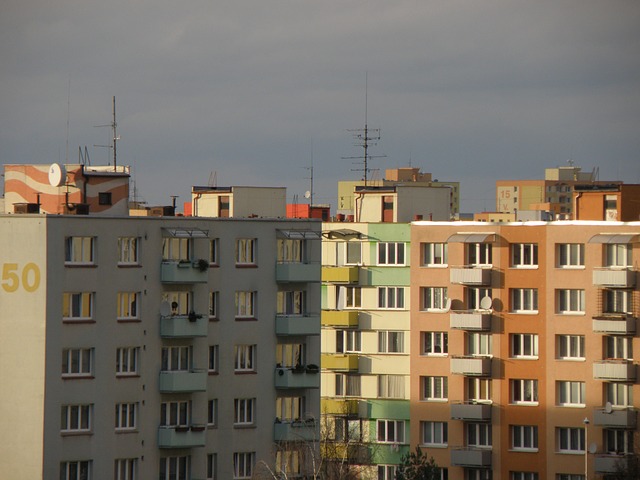 barevné zateplené paneláky